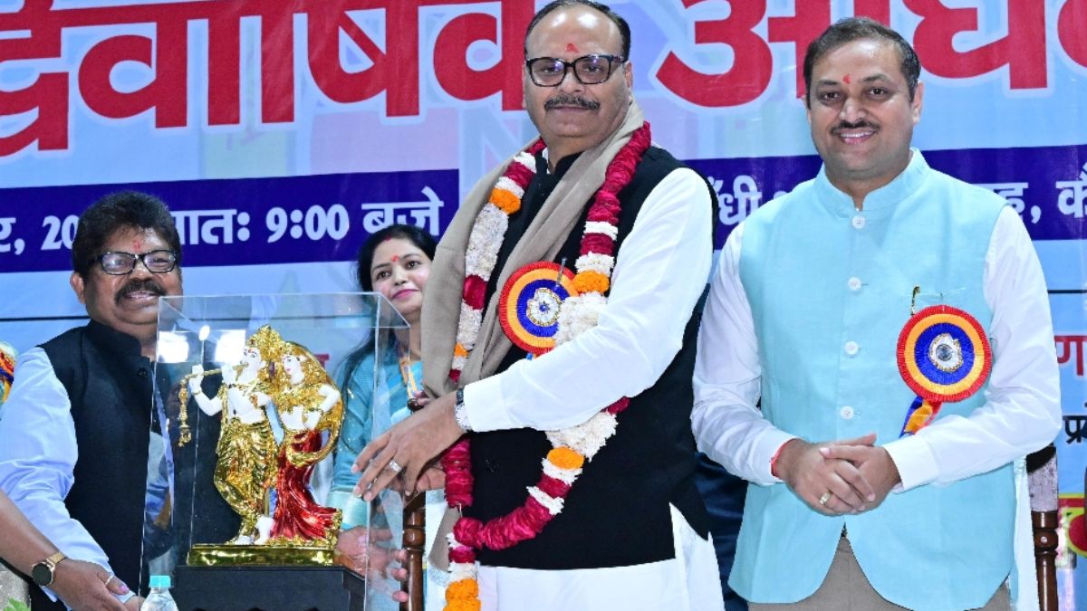 up dy cm brajesh pathak gave big relief to nurses now can be appointed in home districts