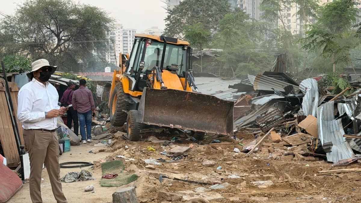 gurugram demolition 670 illegal slums razed in saraswati kunj