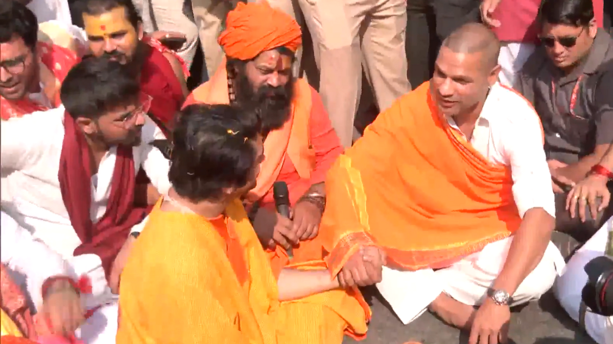 dhirendra shastris sanatan hindu ekta padyatra gains celebrity support