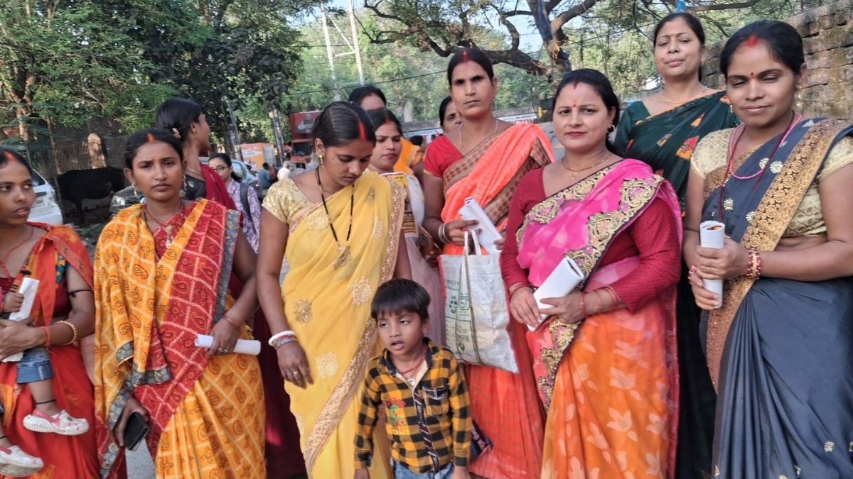 bihar election 2025 women lead campaign doortodoor outreach