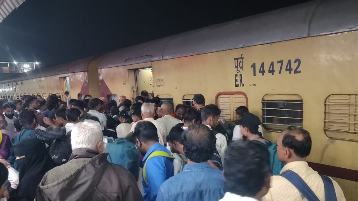 after participating in chhath people cast their votes and are now returning to metro