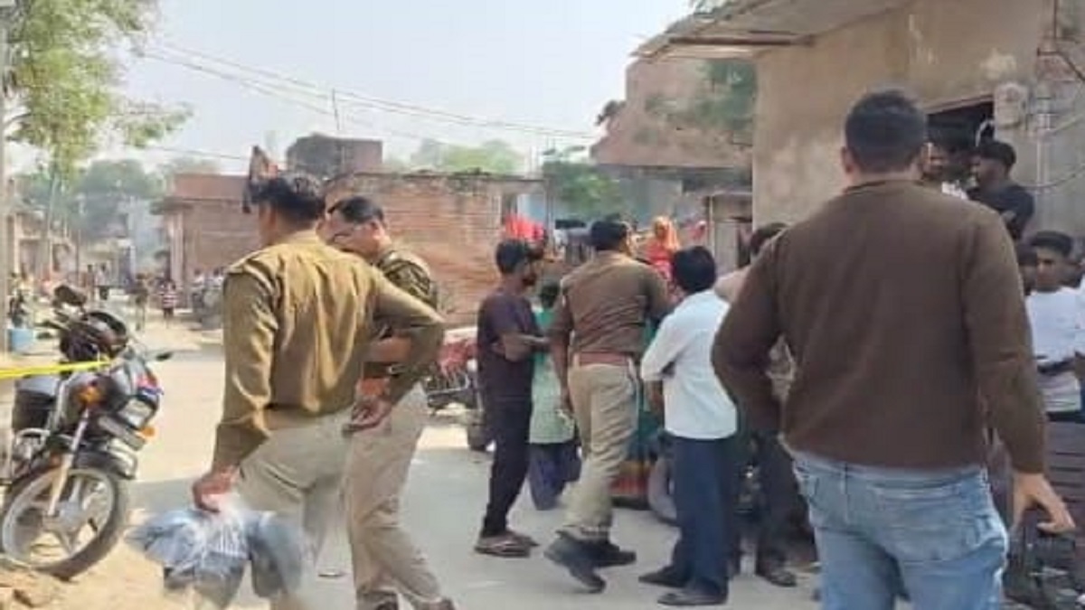 kaushambi sons killed father and injured brother over land dispute