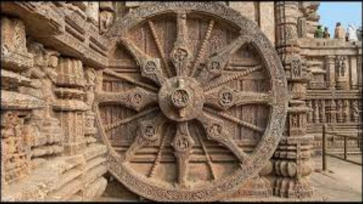 konark sun temple tourists banned from natmandap odisha news