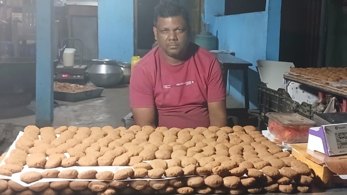 jamuis ghanberia village famous for pedas turns two crore sweet industry