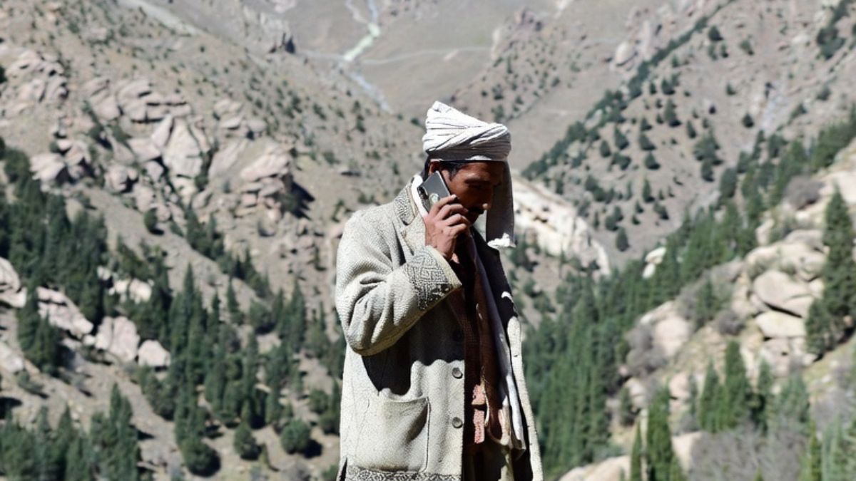 odisha village faces connectivity issues residents climb mountain for phone calls