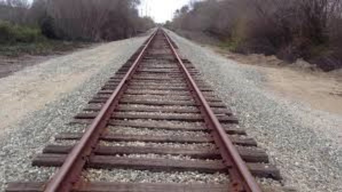 jamshedpur railway 25 000 volt electricity on new line safety alert issued