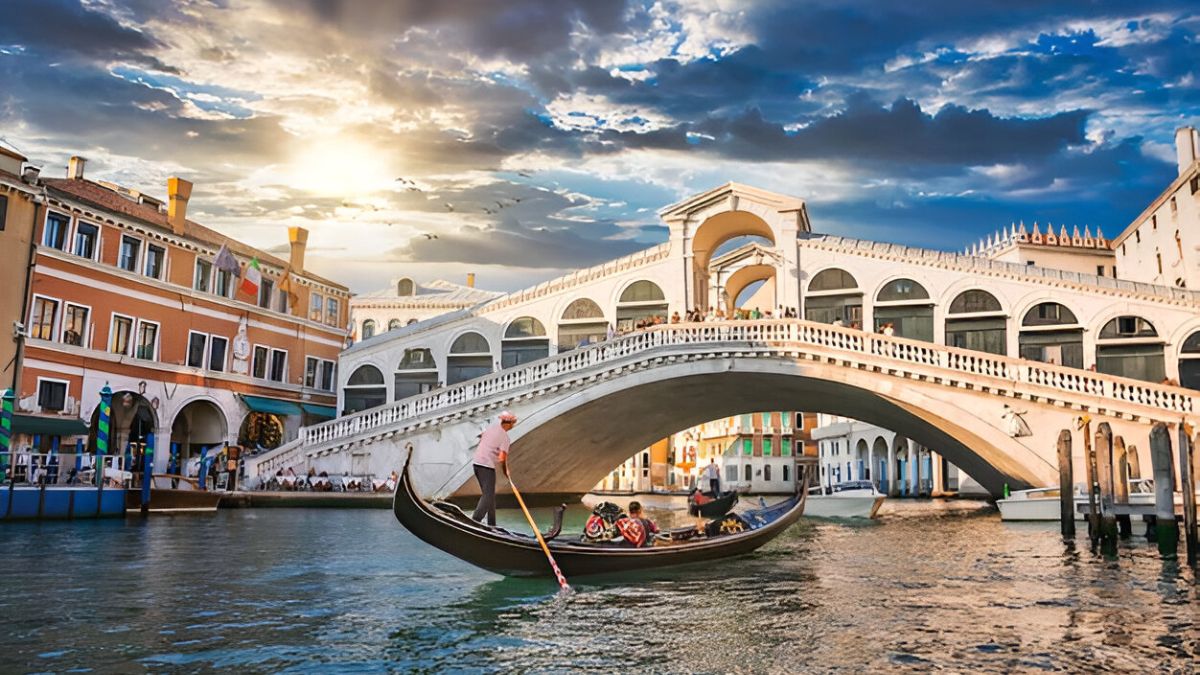 rialto bridge venice history architecture and top facts