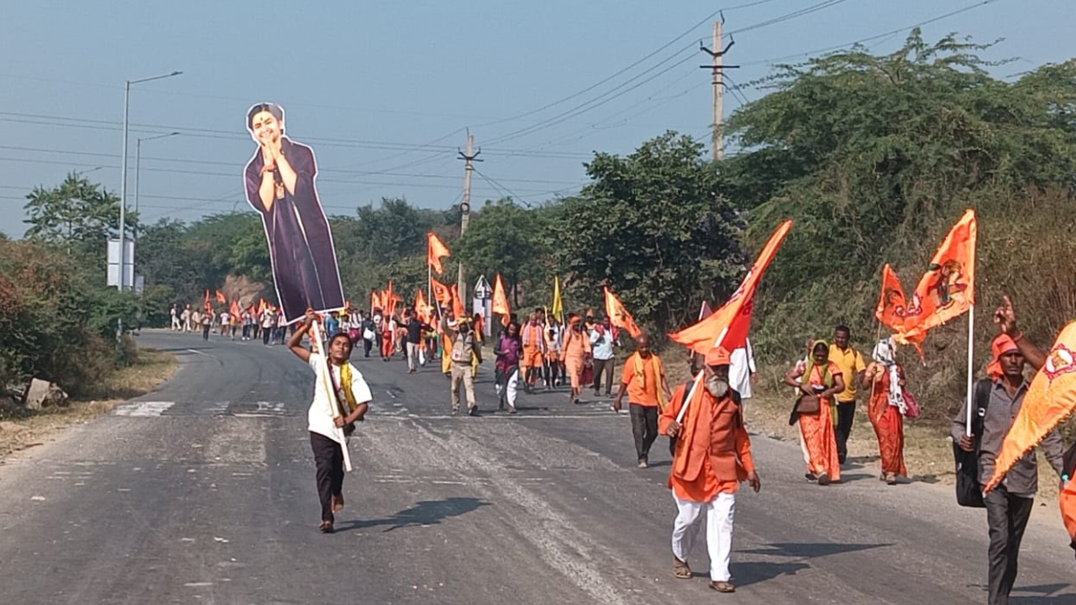 dhirendra shastris sanatan hindu padayatra enters faridabad road closure