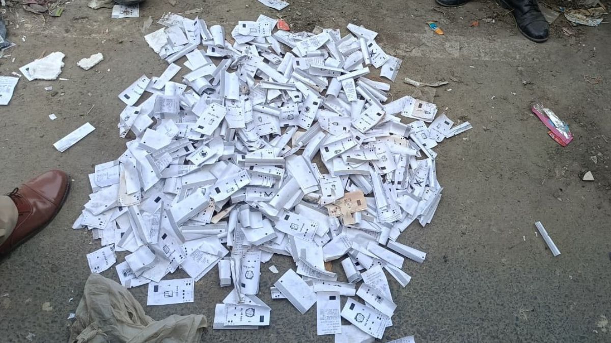 vvpat slips found thrown on road in samastipur rjd demands answer from election commission bihar news