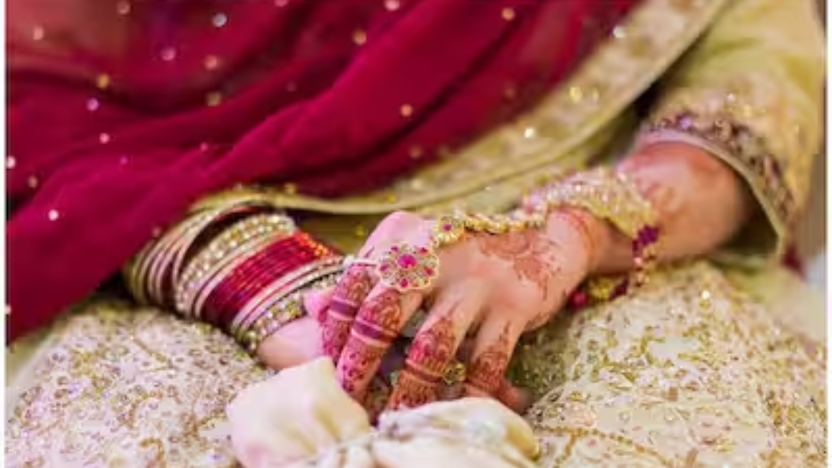 samesex wedding in sundarban two women tie the knot