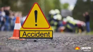 मुरादाबाद डिपो की बस से टकराया रुद्रपुर से आ रहा मैजिक वाहन। प्रतीकात्मक