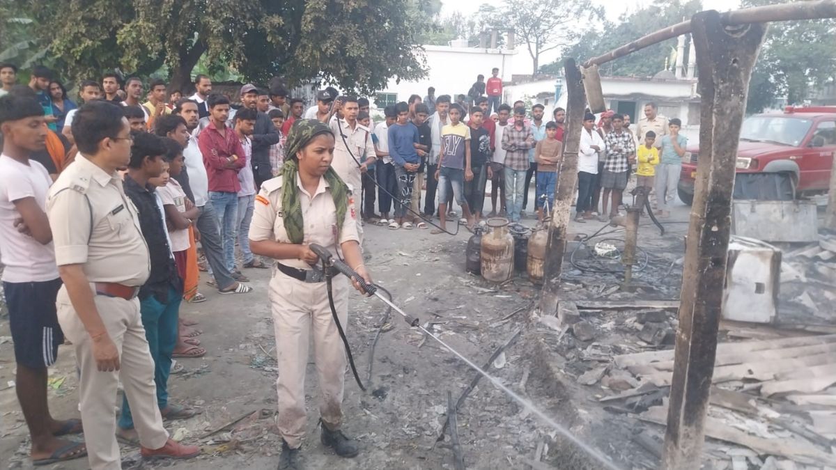 mob sets homes ablaze over suspicion of illegal meat sales