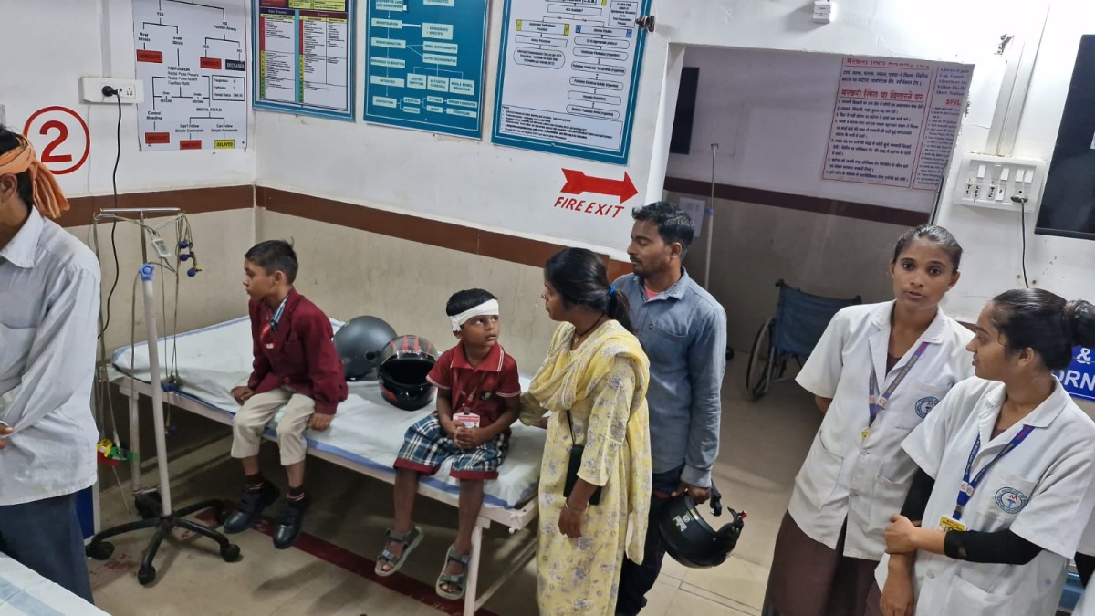 balaghat auto accident over a dozen school children injured