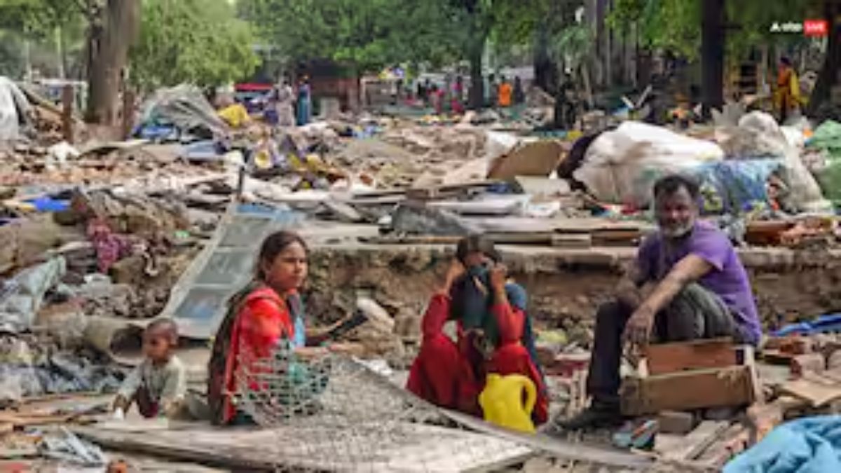 delhi government to provide gas connections to slum dwellers using traditional stoves