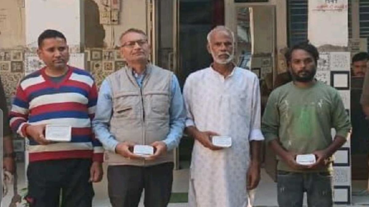 kanpur four arrested including jewelers in bank manager theft case