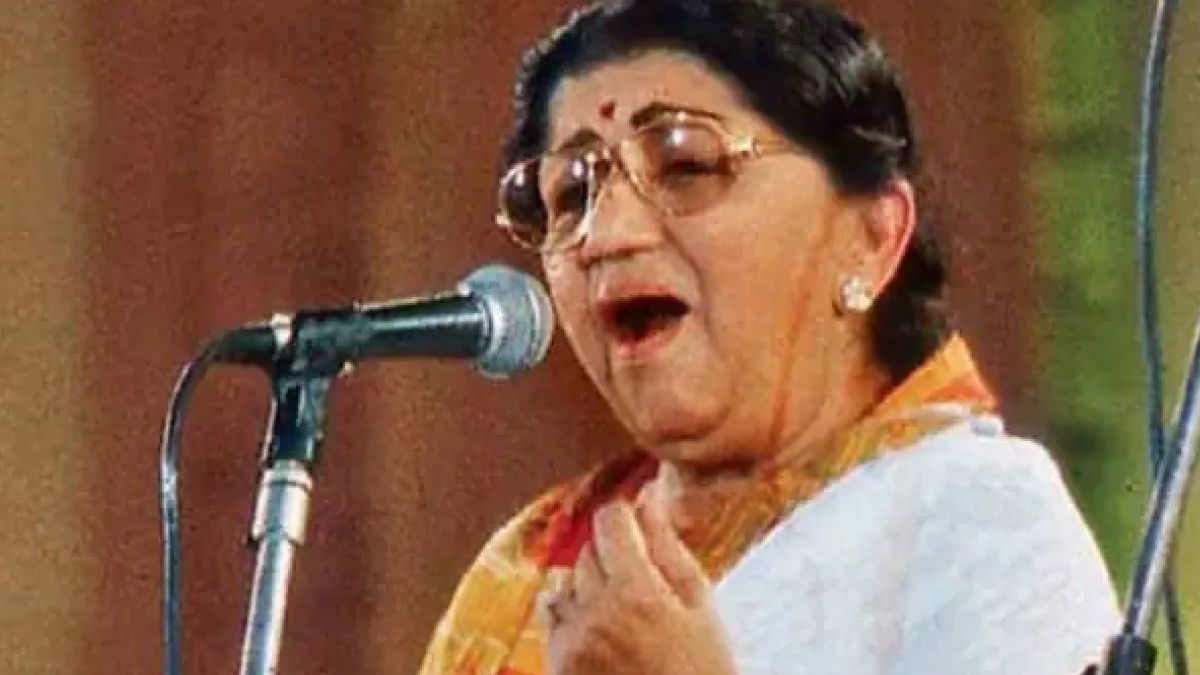 lata mangeshkar song chanda hai tu mera suraj hai tu from aradhana film rajesh khanna sharmila tagore