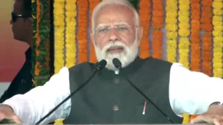 पीएम नरेन्द्र मोदी ने मंच से संबोधन में विकास और पूर्वांचल पर अपने विचार व्यक्त किए।