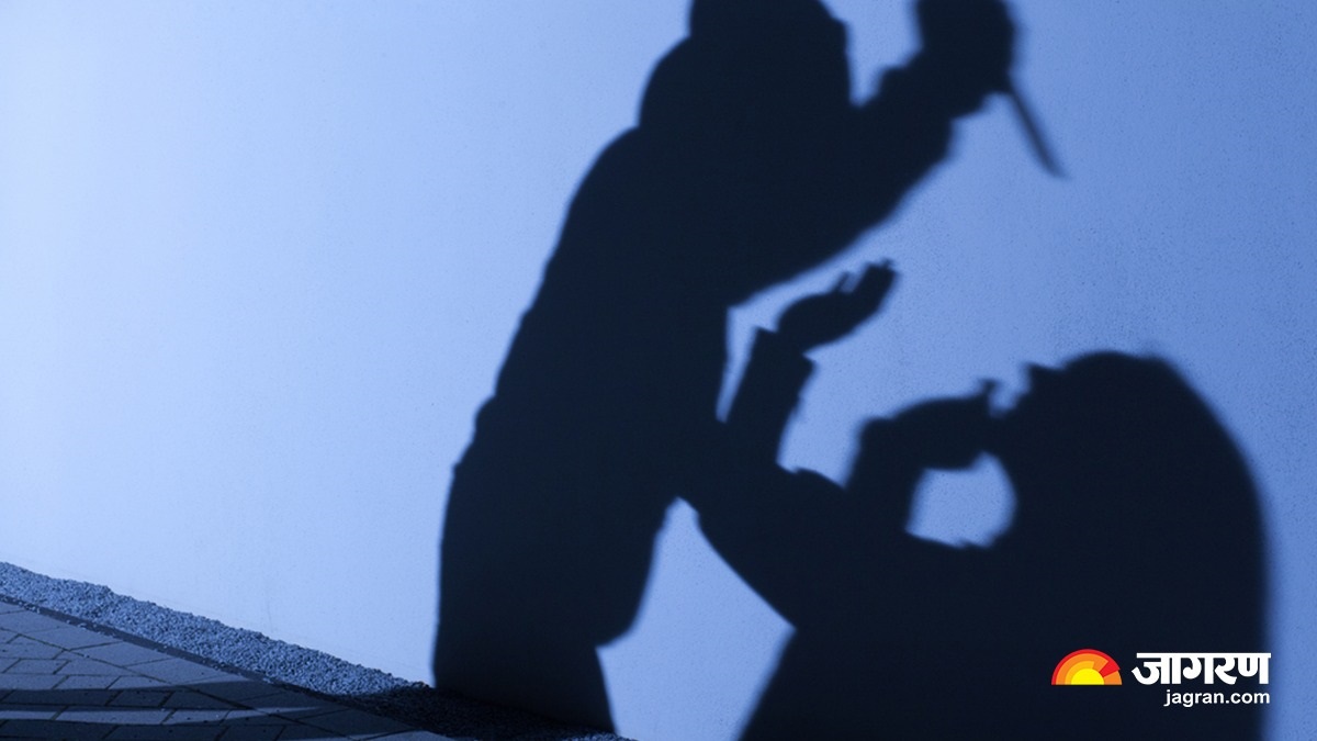 railway employee assaults doctors wife on train in kanpur