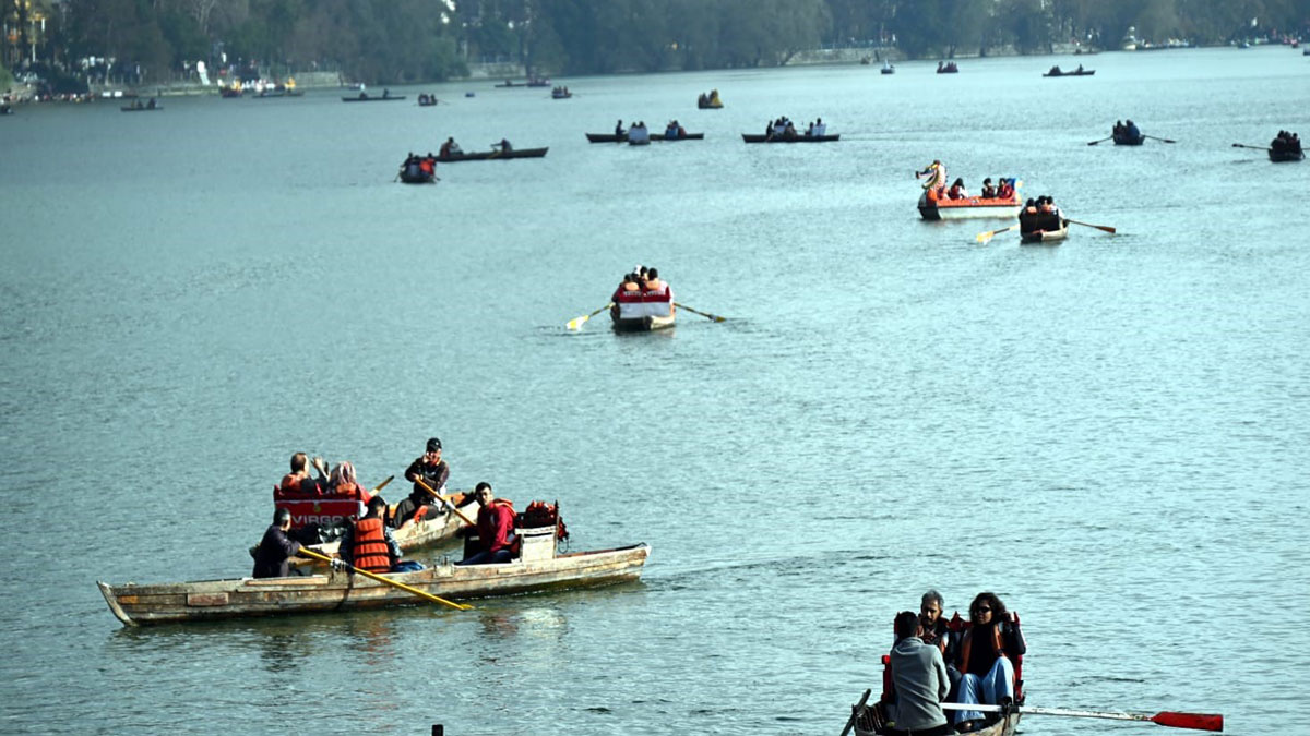 tourists rush in nainital