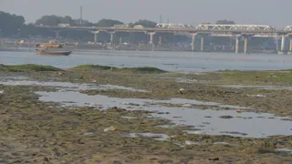 प्रयागराज में गंगा-यमुना के संगम में जलस्तर बढ़ा है, इससे माघ मेला कार्य बाधित हो गया है। जागरण