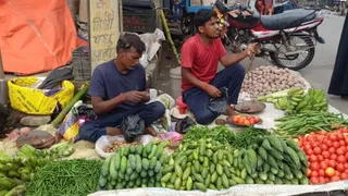 बढ़ गए सब्जियों के दाम। (जागरण)