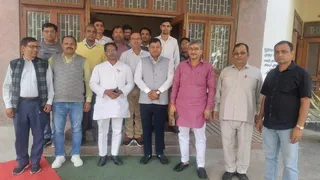 टीईटी की अनिवार्यता व पुरानी पेंशन को लेकर सिंचाई विभाग में हुई बैठक में शामिल पदाधिकारी। सौ. संघ