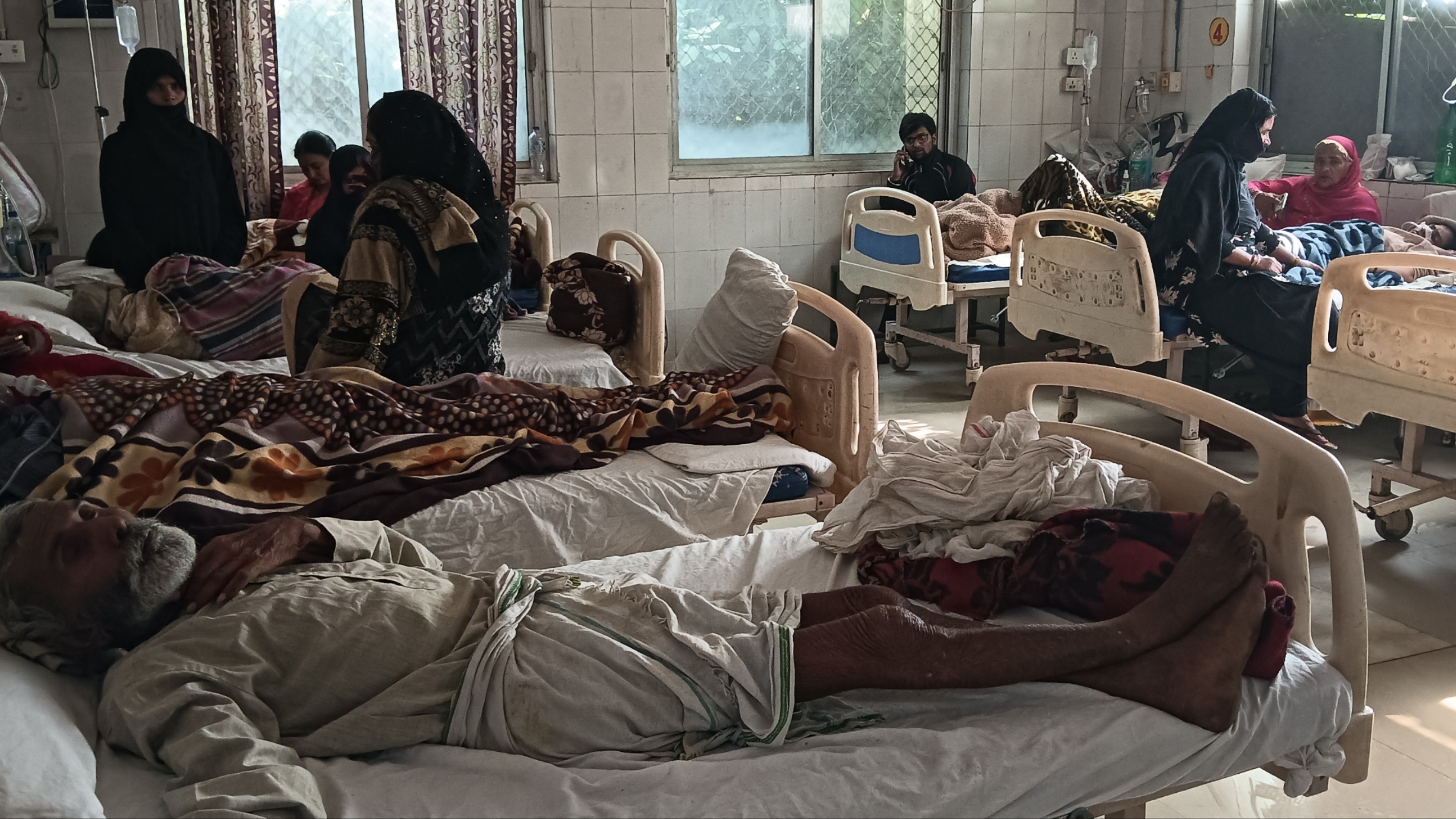sultanpur fever outbreak hospital overwhelmed by rising cases