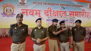सिवि में कार्यक्रम स्थल का निरीक्षण करते डीआईजी बस्ती रेंज संजीव त्यागी बाएं से प्रथम साथ में मौजूद पुलिस अधीक्षक डा. अभिषेक महाजन बाएं से दूसरे व अन्य अधिकारी। जागरण