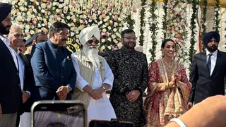डिप्टी सीएम मुकेश अग्निहोत्री बेटी डाॅ. आस्था की शादी से पहले रिसेप्शन में पहुंचे बाबा गुरिंदर सिंह। जागरण
