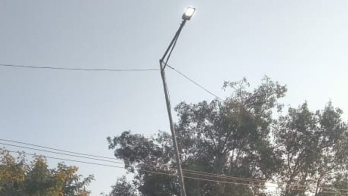 rewari street lights issue darkness in some areas lights on during day