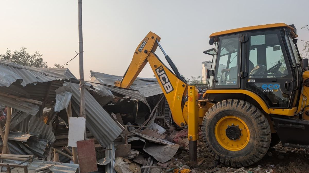 gurugram antiencroachment drive demolishes over 1000 slums