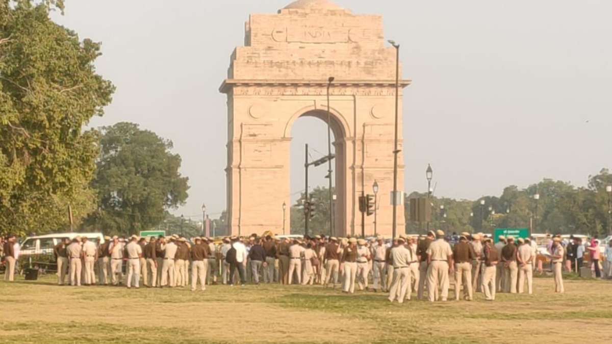 delhi air pollution protest security increased at india gate