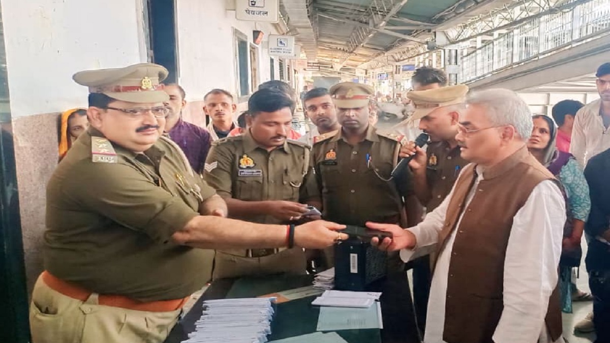 grp stolen mobiles worth rs 40 lakh recovered from prayagraj maha kumbh pilgrims