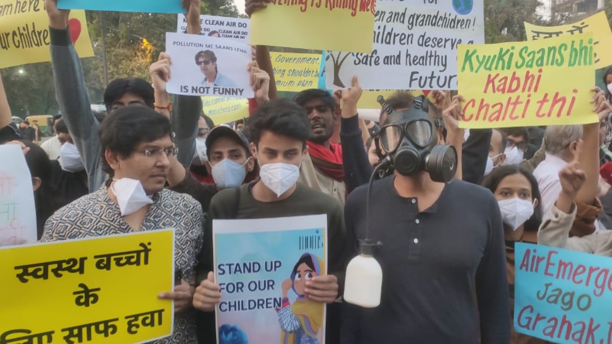 delhi pollution protest citizens demand clean air at india gate