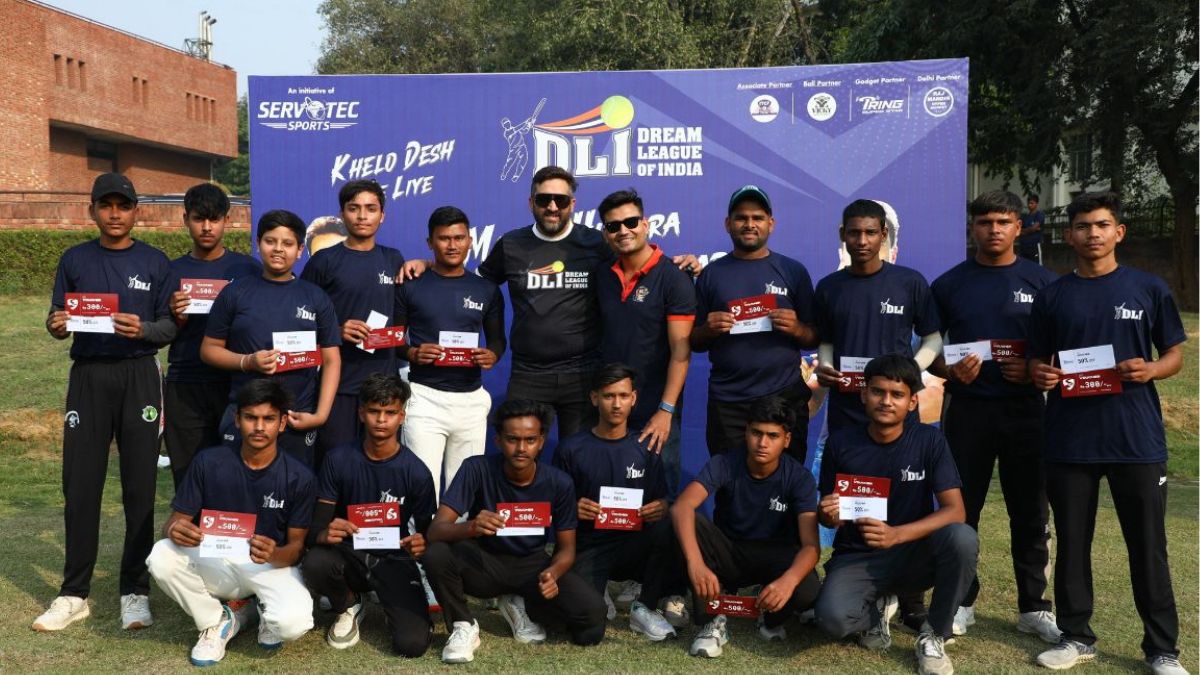 800 players participated in tennis ball league