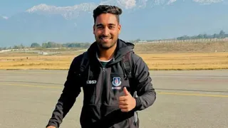भारत की ए क्रिकेट टीम से खेल रहे विप्रज निगम