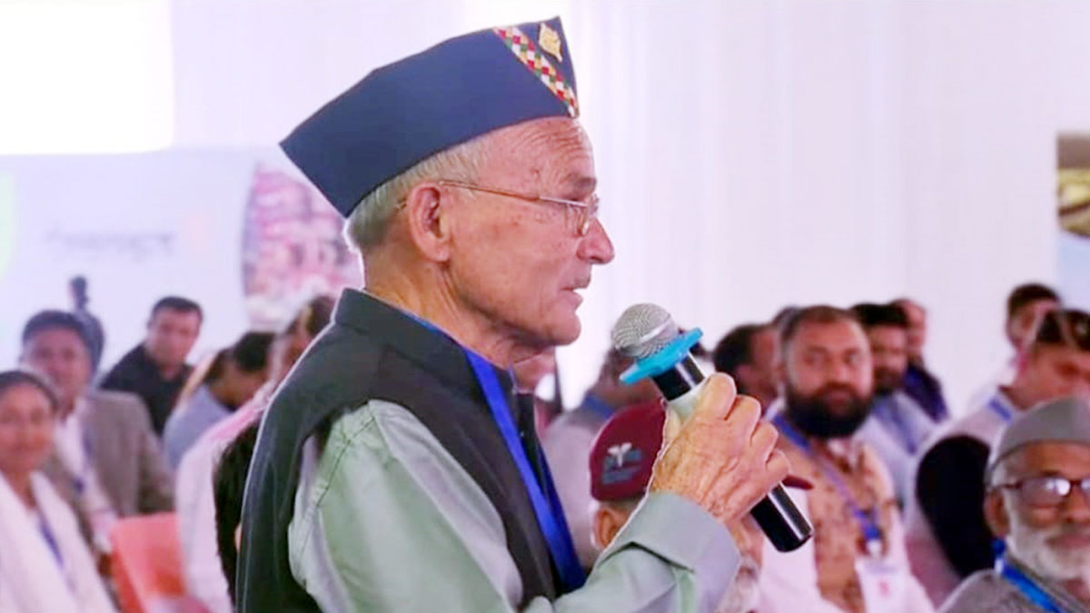 pm modi in dehradun uttarakhand kiwi man bhawan singh koranga participated in dialogue