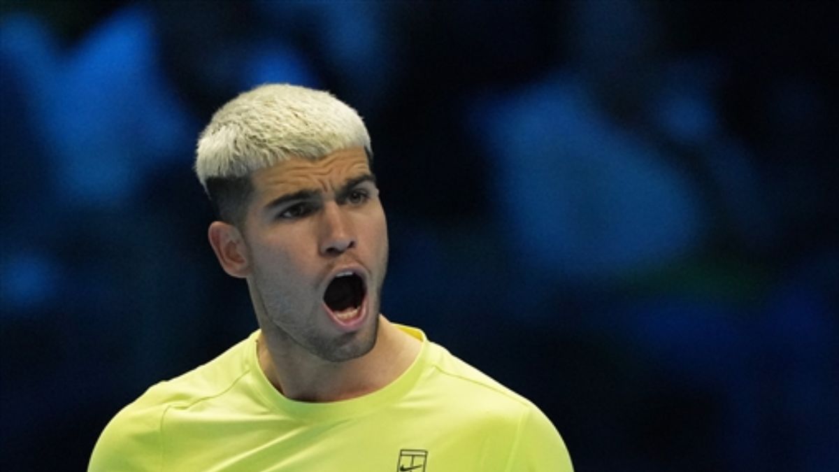 atp finals tennis carlos alcaraz defeated alex de minau