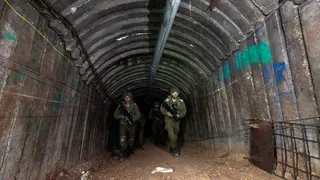 Gaza War: राफा बॉर्डर के नीचे सुरंग में फंसे हमास के 200 लड़ाके, बाहर खड़ी इजरायली सेना; आतंकियों का मरना तय