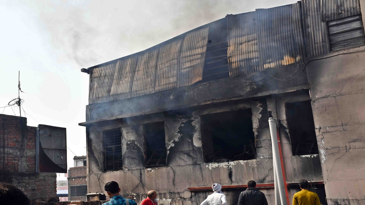 the fire at a wholesale clothing store in muzaffarpur continued to burn even after 25 hours