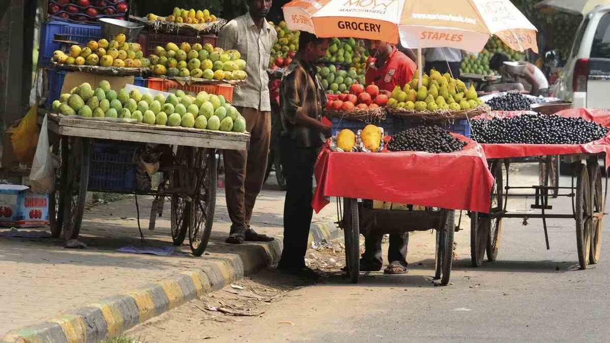 hapur encroachment illegal shops occupy footpaths and roads