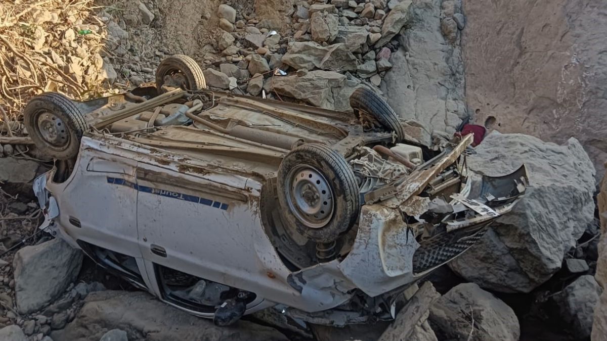 tragic accident in himachal woman dies as taxi falls into gorge
