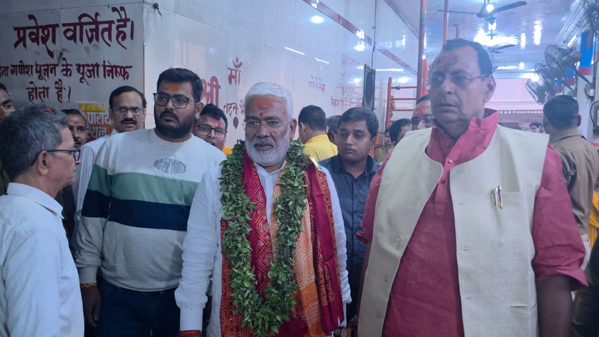 mirzapur jal shakti minister visits vindhyavasini temple