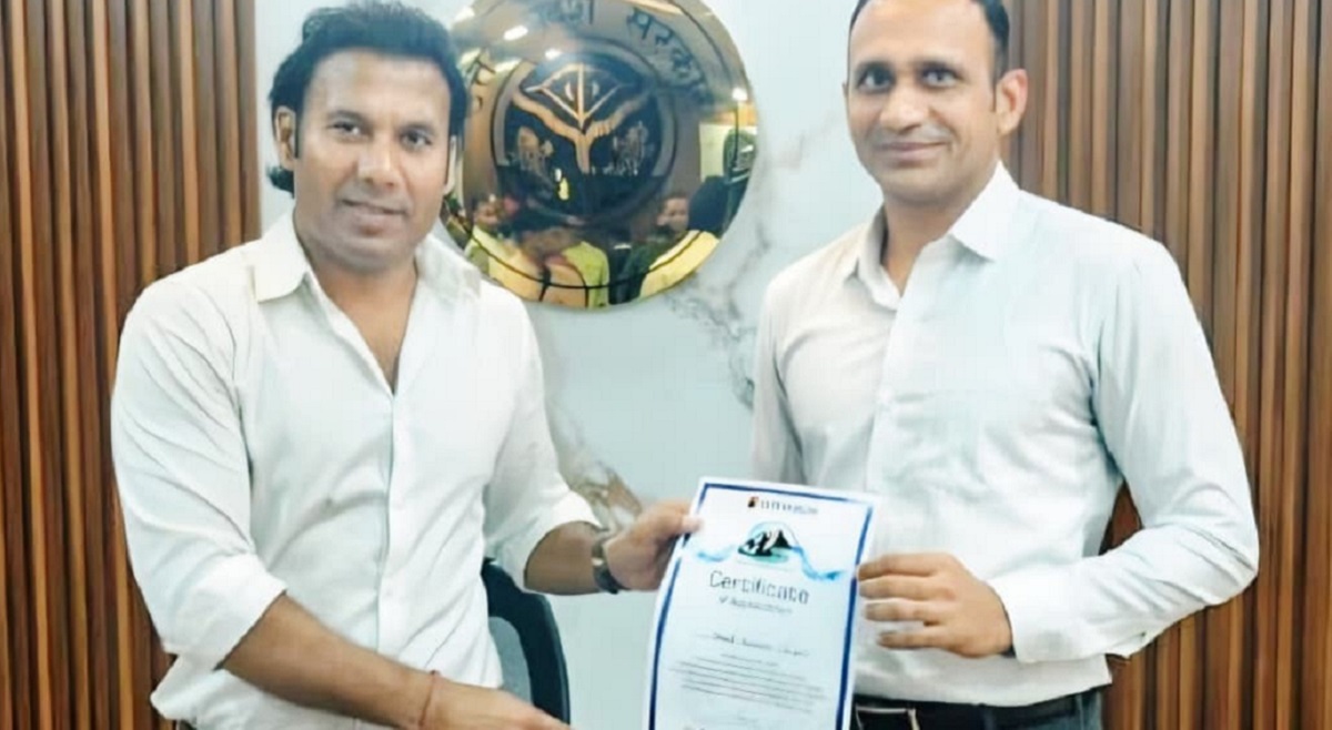 sdm hussein runs ganga bachao marathon completes race in 2 hours