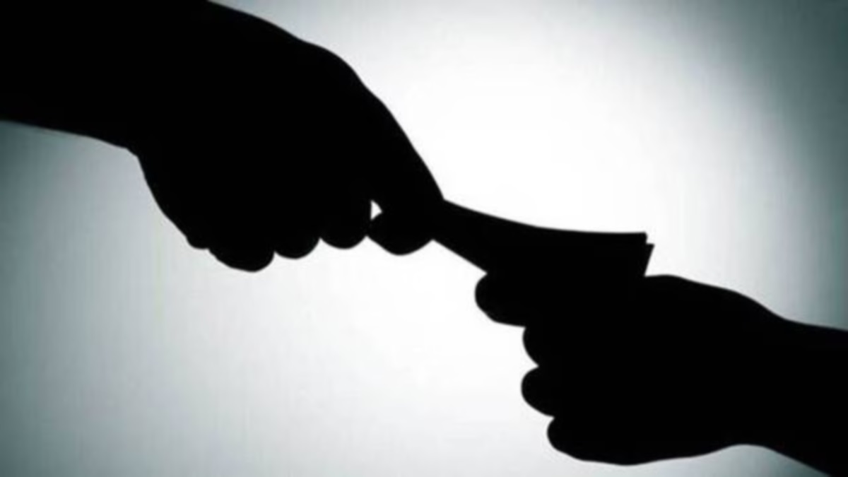 jabalpur pension officer arrested for taking 10000 bribe