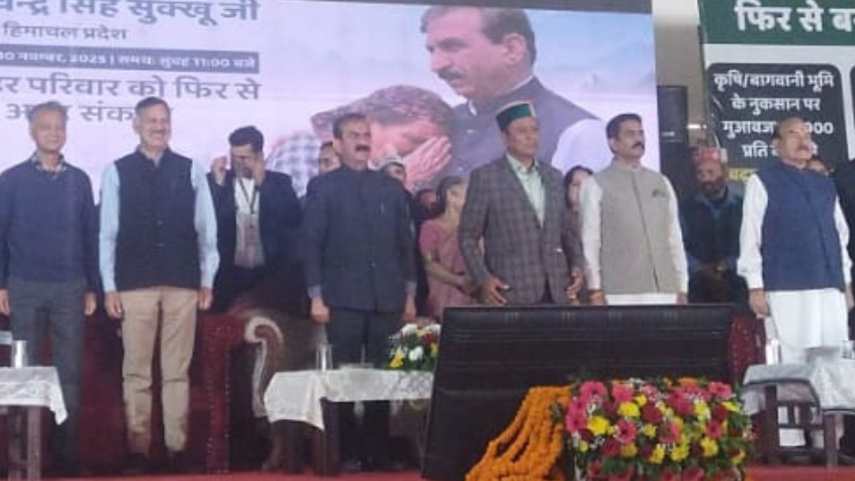 himachal pradesh cm sukhu give 8 lakh rupees to disaster affected family in mandi and target bjp