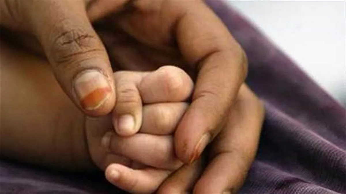 infant found near jammu tawi dies police search for parents