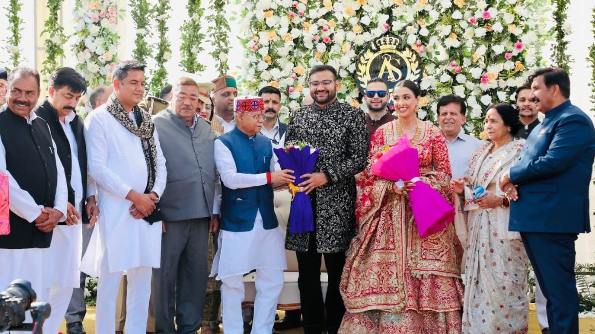 mukesh agnihotris daughters wedding reception attended by thousands