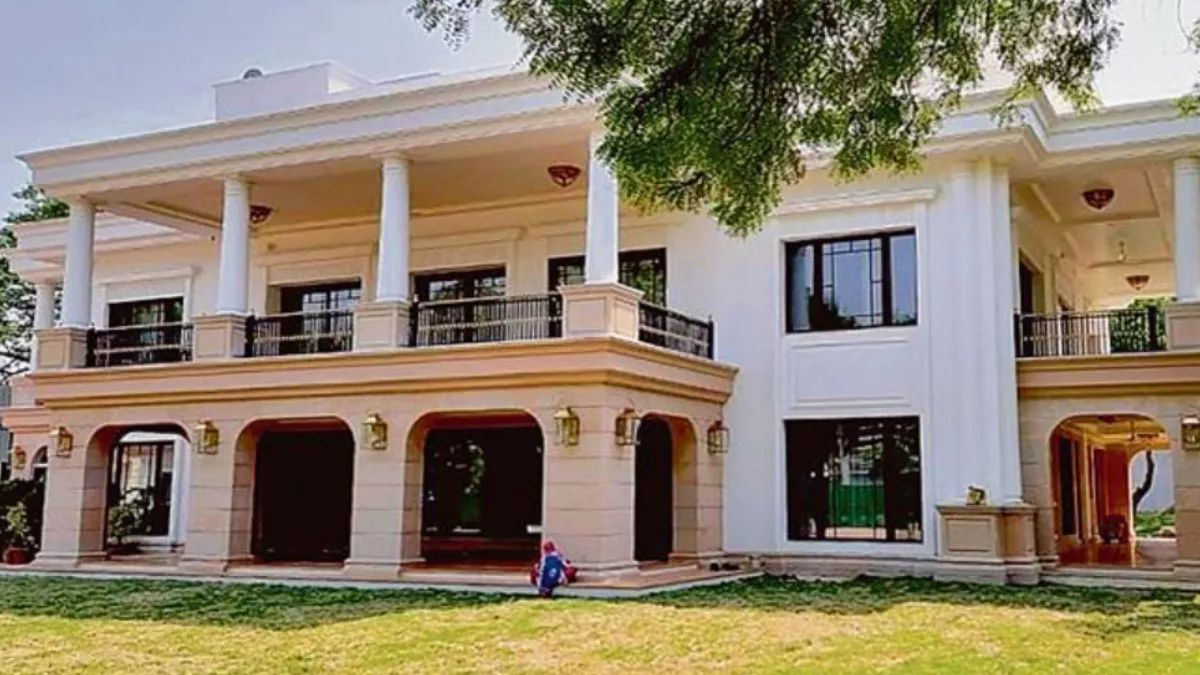 kejriwal house renovation case pwd officer promotion stalled