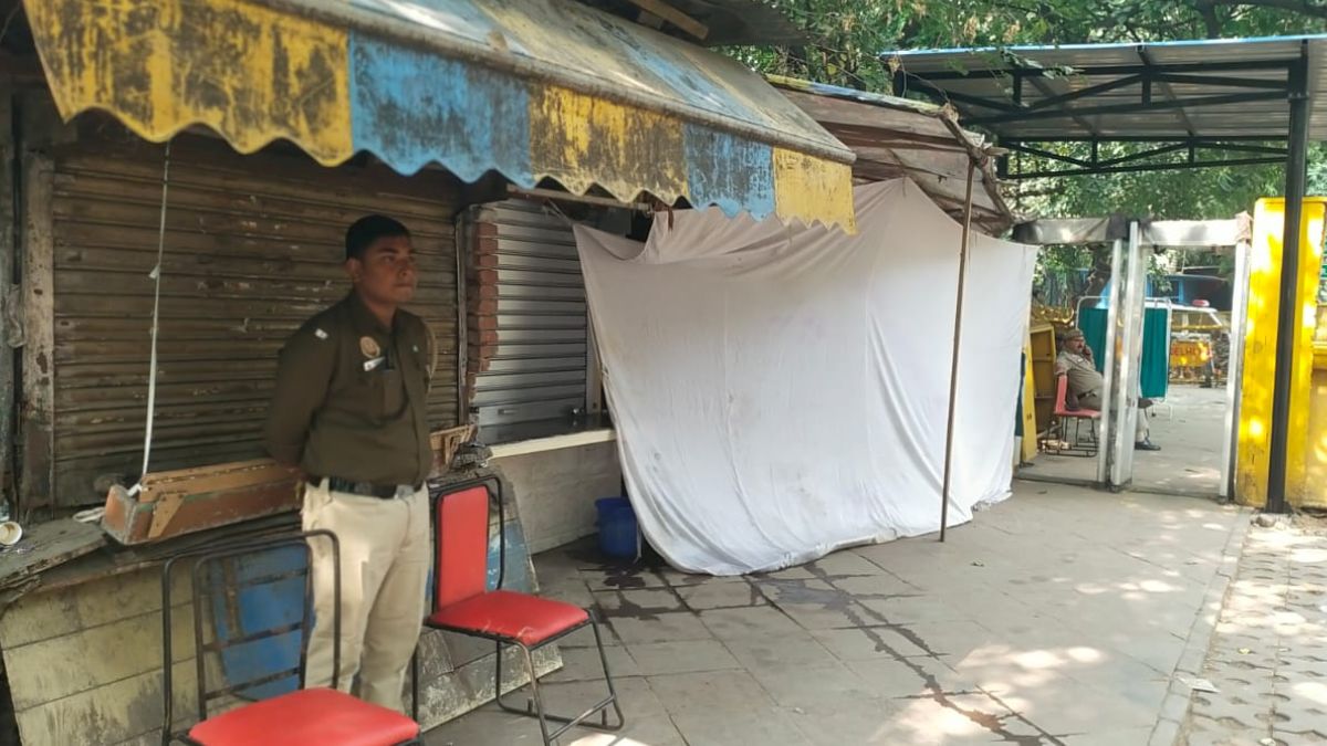 man dies by suicide at jantar mantar protest site delhi